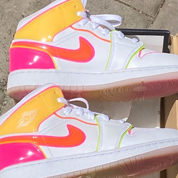 Jordan Shoes - Air Jordon 1 Mid Edge Glow GS